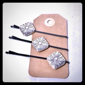 Set large black hair pins with silver accents